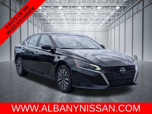 Used 2024 Nissan Altima 2.5 SV FWD image 1