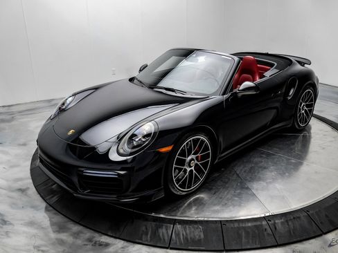 Used 2019 Porsche 911 Turbo image 5