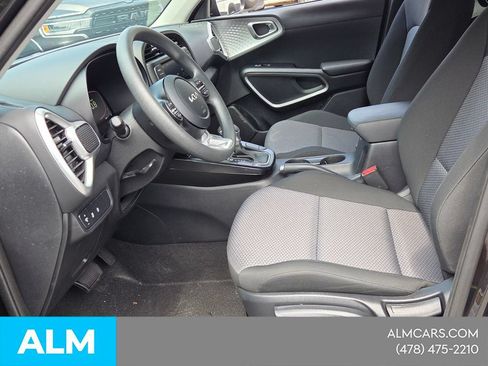 Used 2025 Kia Soul LX w/ LX Technology Package FWD image 5