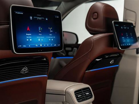 Used 2025 Mercedes-Benz Maybach GLS 600 4MATIC image 38