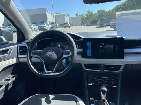 New 2026 Volkswagen Taos SE FWD image 11