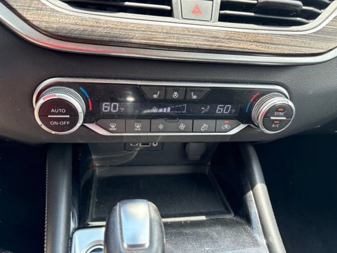 Used 2020 Nissan Altima 2.5 SL FWD image 13