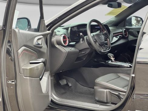 Used 2024 Chevrolet Trax RS w/ Driver Confidence Package FWD image 9