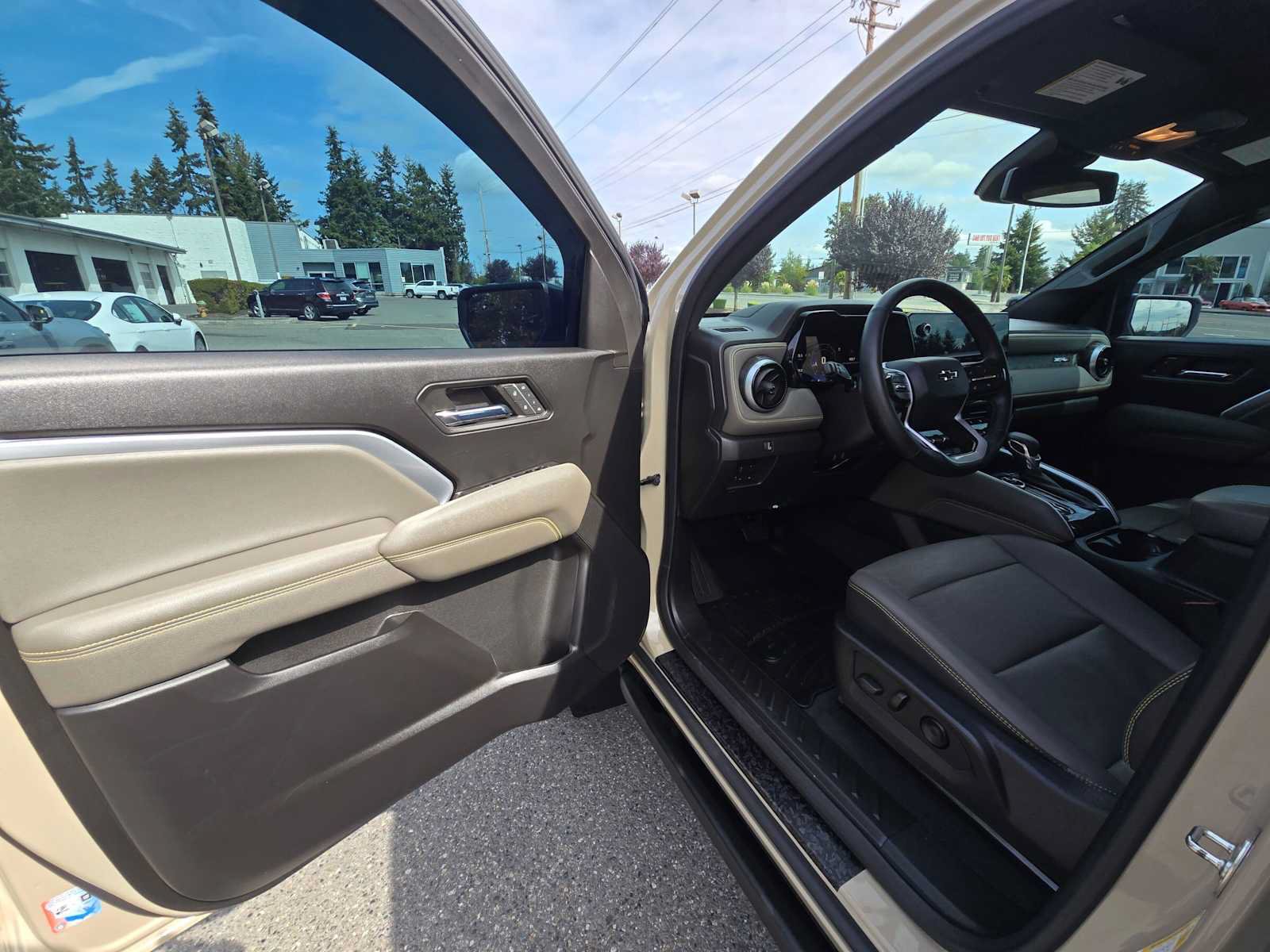 Used 2024 Chevrolet Colorado ZR2 w/ ZR2 Convenience Package III AWD/4WD image 20