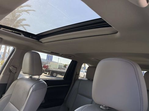 Used 2016 Toyota Highlander Limited image 2