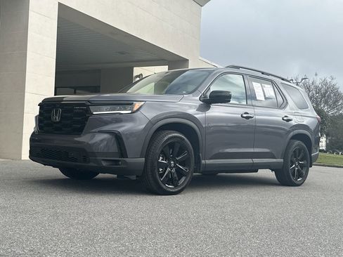 Used 2025 Honda Pilot Black Edition image 1