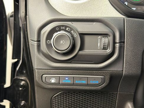 Used 2025 Jeep Wrangler Unlimited Sahara AWD/4WD image 29