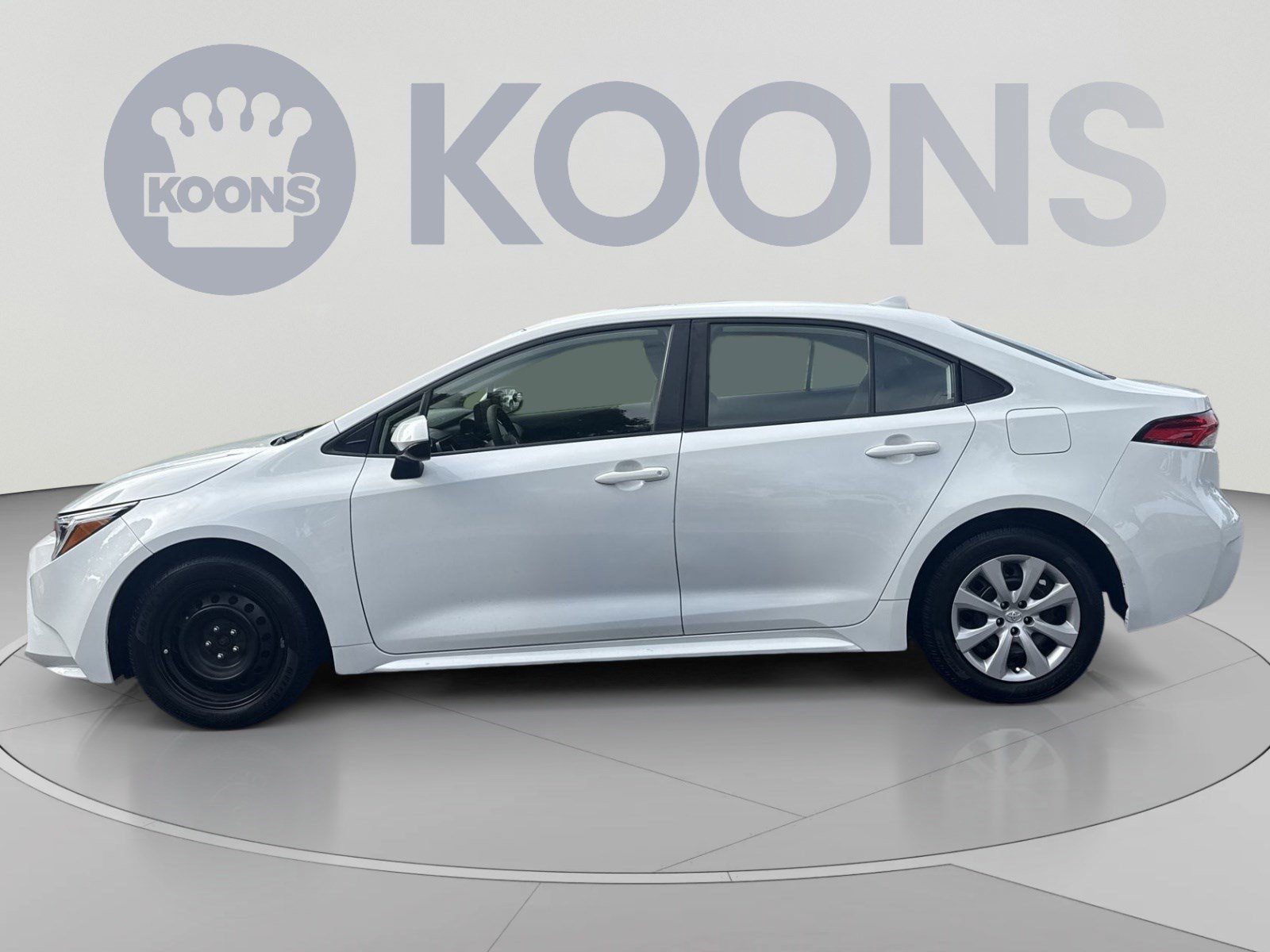 Used 2024 Toyota Corolla LE FWD image 2