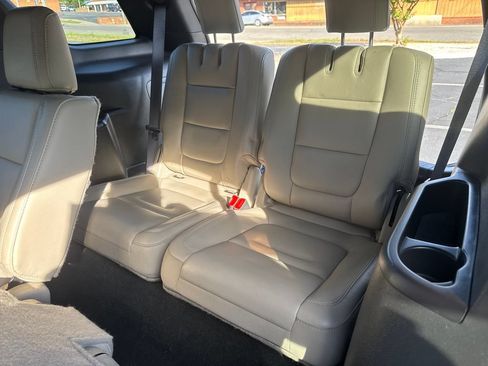 Used 2015 Ford Explorer XLT w/ Equipment Group 202B AWD/4WD image 39