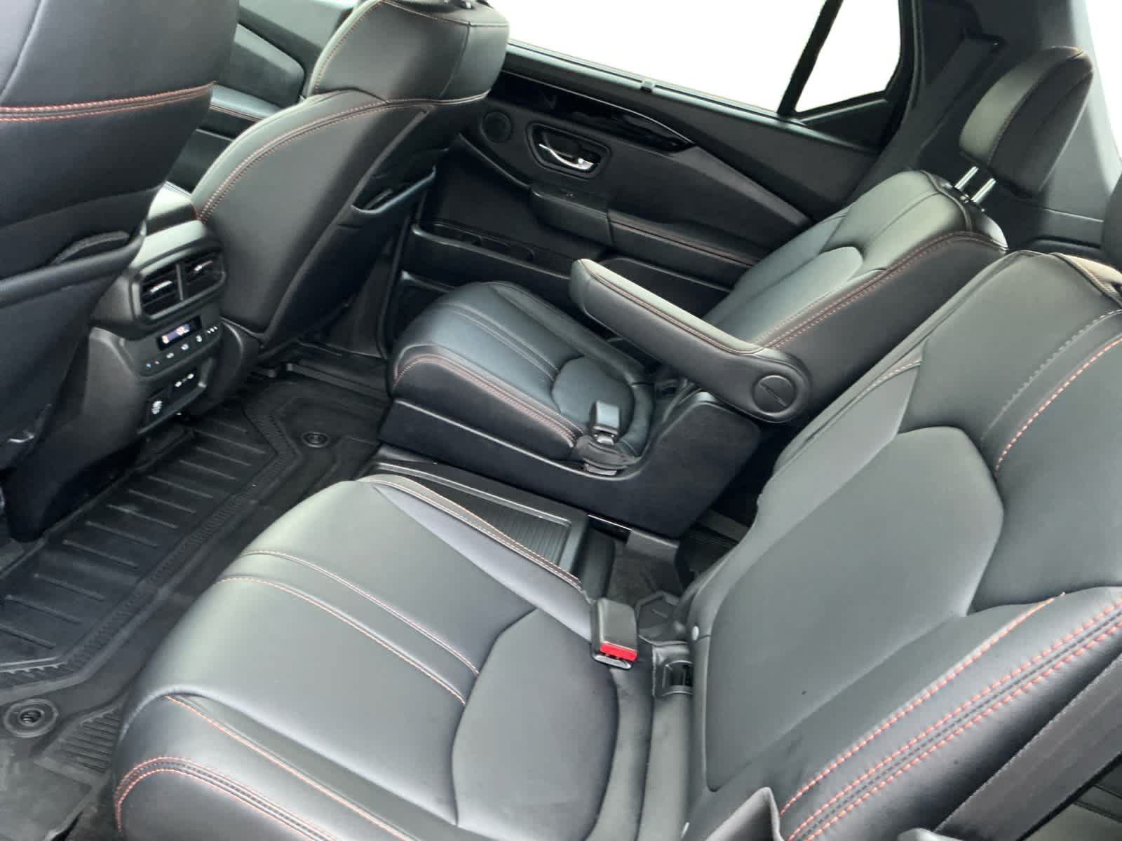 Used 2025 Honda Pilot TrailSport image 13