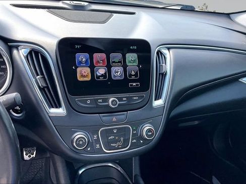 Used 2018 Chevrolet Malibu LT w/ Leather Package FWD image 6
