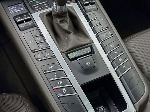 Certified 2017 Porsche Macan GTS image 24