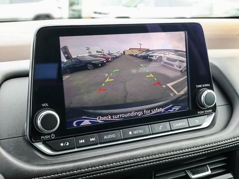 Used 2023 Nissan Rogue S image 27