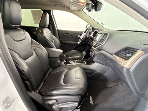 Used 2017 Jeep Cherokee Limited image 29