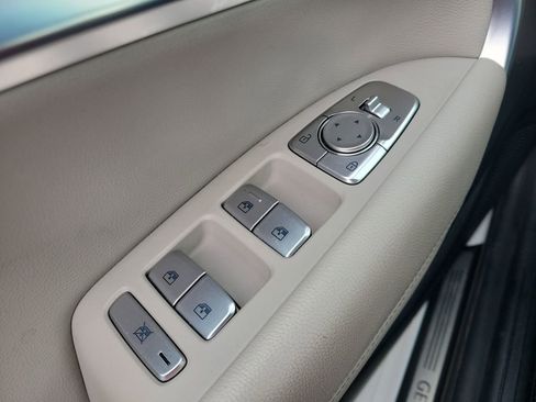 Used 2022 Genesis G70 2.0T RWD image 14