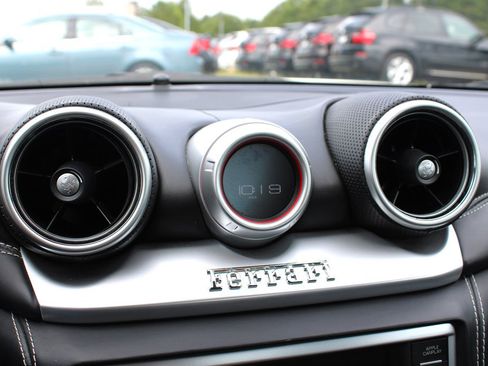 Used 2015 Ferrari California T image 34