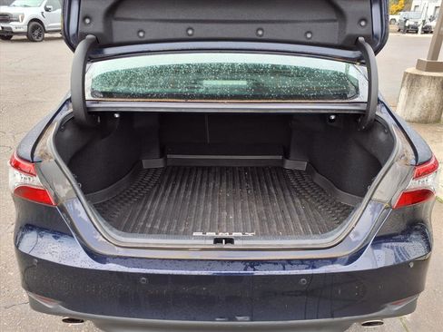 Used 2022 Toyota Camry XLE image 12