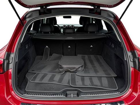 Used 2025 Mercedes-Benz GLC 350e 4MATIC image 19