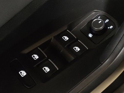 Used 2025 Volkswagen Jetta SE image 27