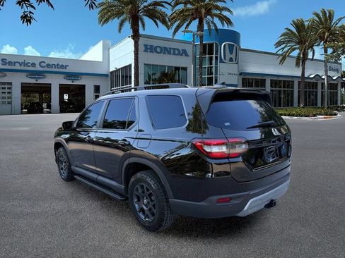 Used 2025 Honda Pilot TrailSport image 6