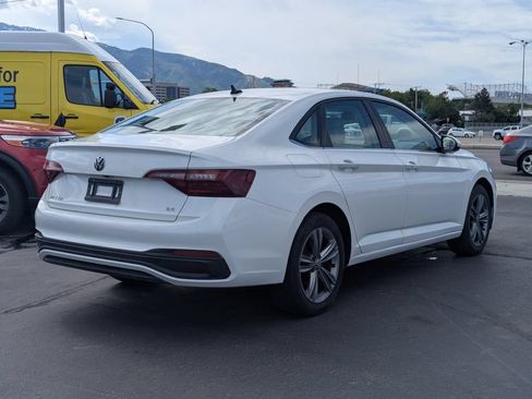 Used 2024 Volkswagen Jetta SE FWD image 4