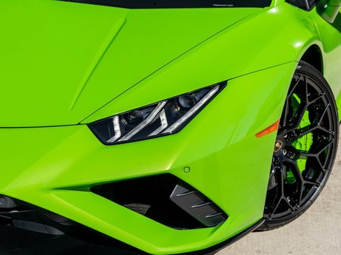 Used 2023 Lamborghini Huracan EVO image 18