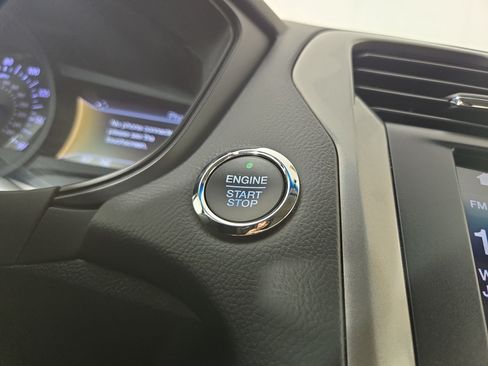 Used 2018 Ford Fusion SE w/ Fusion SE Technology Package FWD image 23