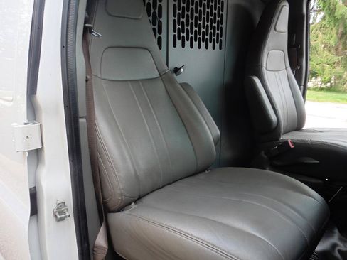 Used 2019 Chevrolet Express 2500 w/ Driver Convenience Package RWD image 12