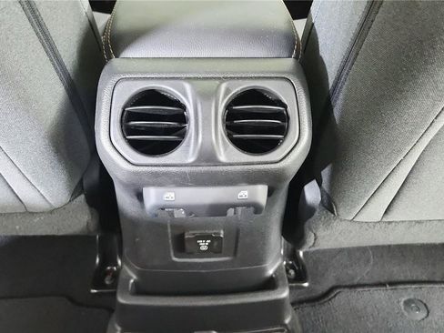 Used 2025 Jeep Wrangler Unlimited Sahara AWD/4WD image 16