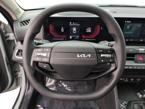 Used 2025 Kia K4 FWD image 12