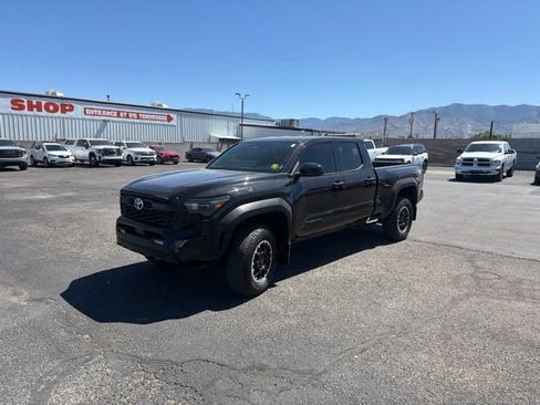 Used 2025 Toyota Tacoma TRD Off-Road AWD/4WD image 4