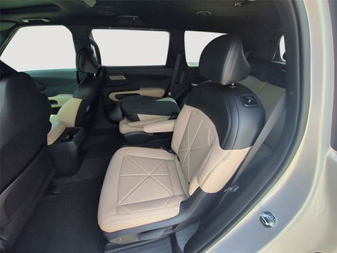 Used 2027 Kia Telluride EX AWD/4WD image 32