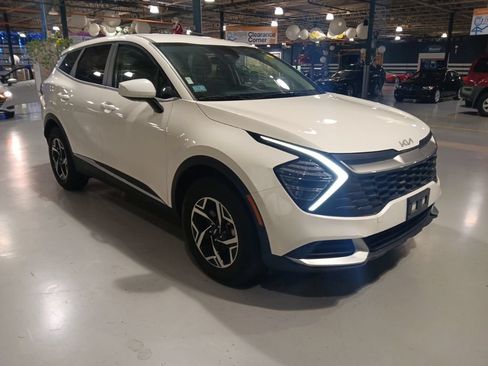 Used 2024 Kia Sportage LX AWD/4WD image 1