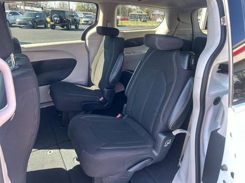 Used 2024 Chrysler Voyager LX image 10