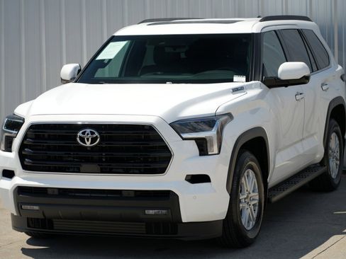 Used 2025 Toyota Sequoia SR5 image 49