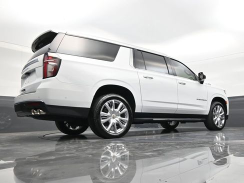 Used 2024 Chevrolet Suburban High Country w/ Advanced Technology Package RWD image 24