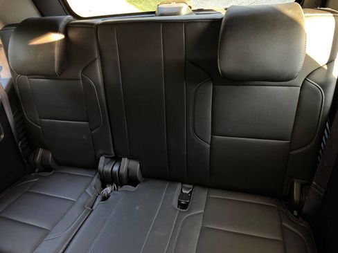 Used 2017 GMC Yukon SLT image 8