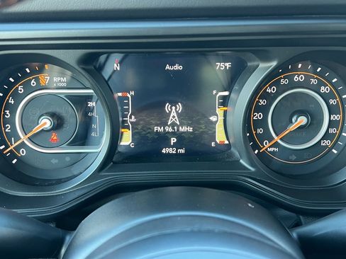 Certified 2025 Jeep Gladiator Mojave w/ Convenience Group image 25