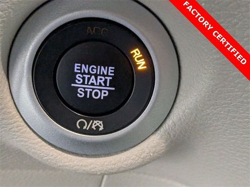 Certified 2024 Chrysler Pacifica Touring-L image 24