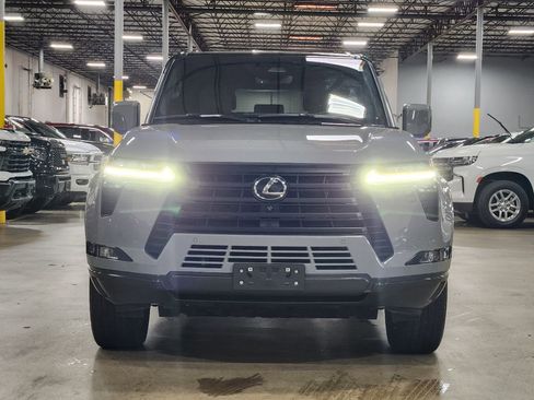 Used 2024 Lexus GX 550 w/ Accessory Package (Z1) image 2