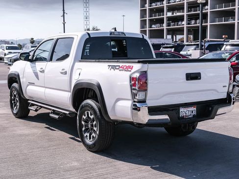 Certified 2022 Toyota Tacoma TRD Off-Road AWD/4WD image 6