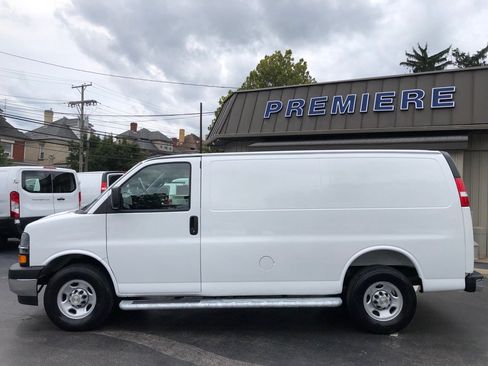 Used 2025 Chevrolet Express 2500 w/ Driver Convenience Package RWD image 3