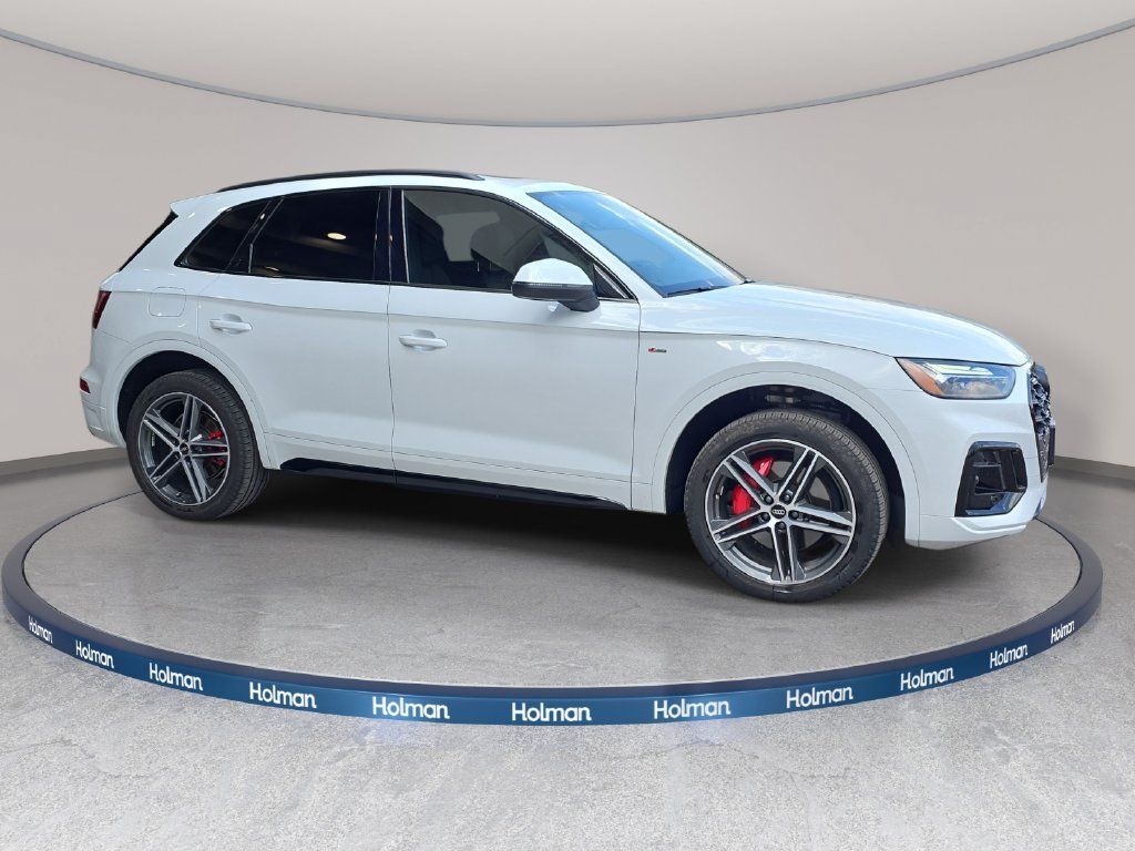 Certified 2024 Audi Q5 e Premium Plus w/ Premium Plus Package AWD/4WD image 4