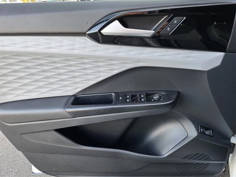 Used 2023 Volkswagen Taos S image 17