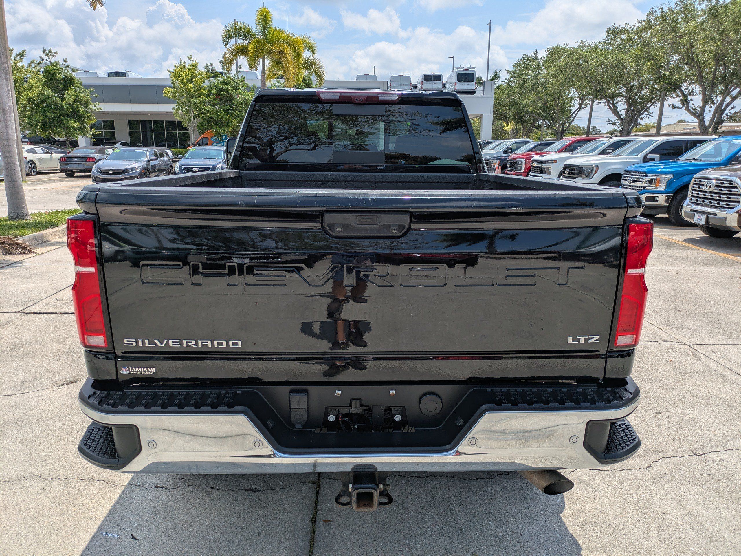 Used 2024 Chevrolet Silverado 2500 LTZ w/ LTZ Premium Package AWD/4WD image 5