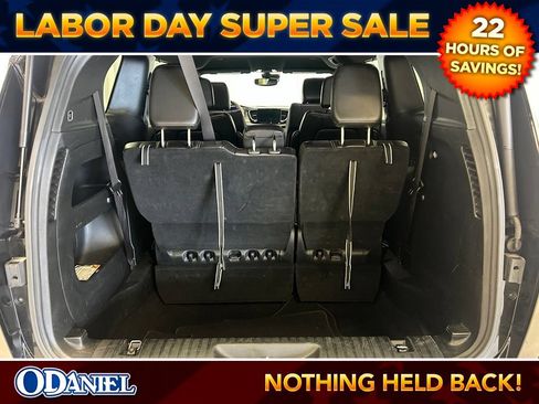 Used 2025 Chrysler Pacifica Select FWD image 7