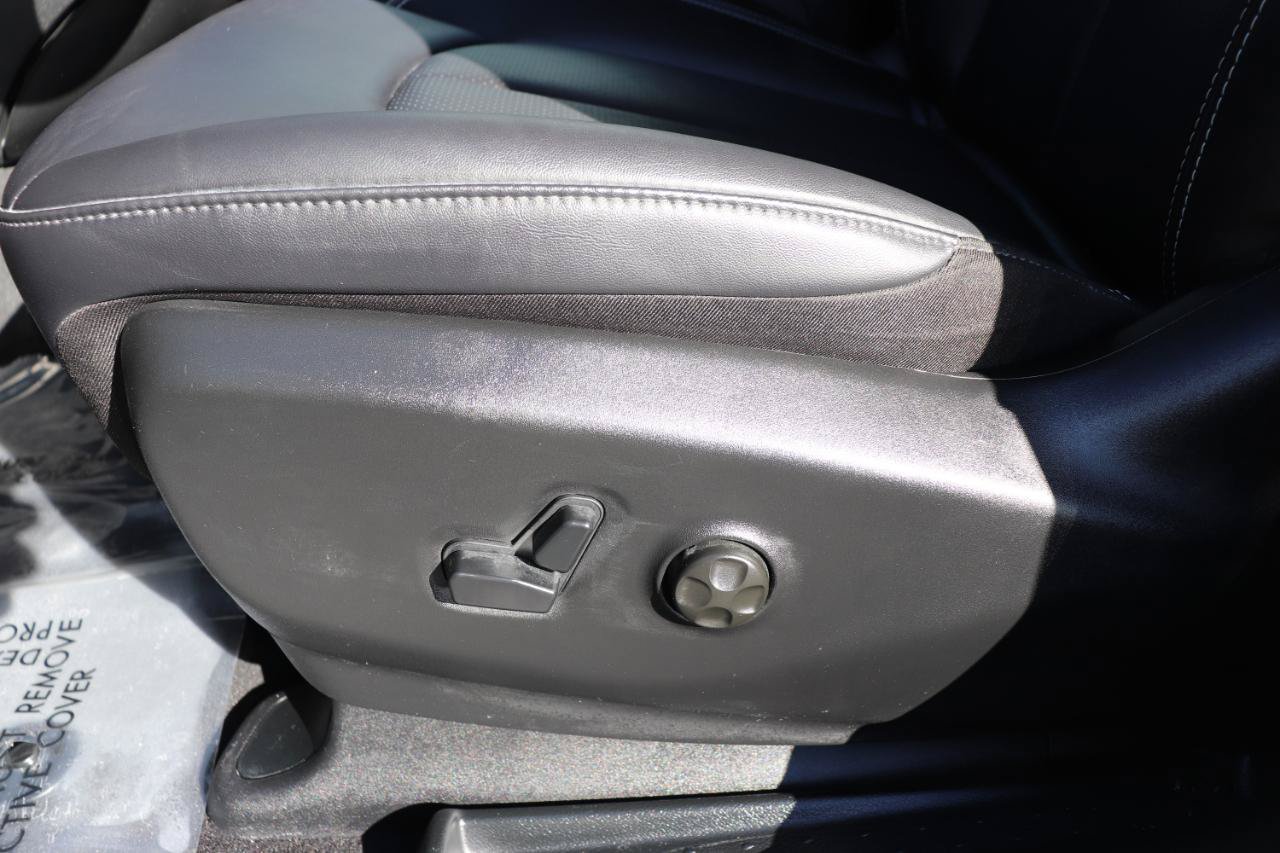 Used 2027 Chrysler Pacifica Select FWD image 54