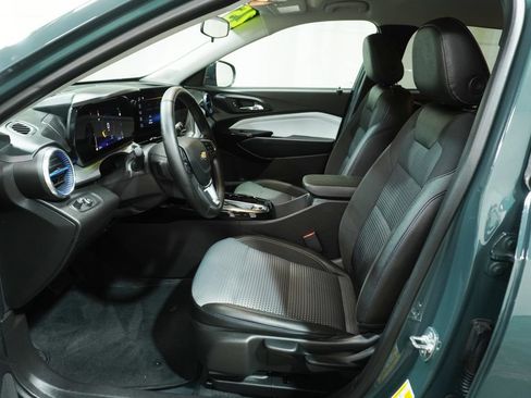 Used 2025 Chevrolet Trax LT w/ Driver Confidence Package FWD image 11