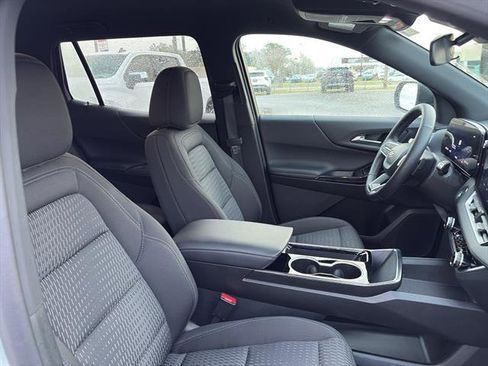 Used 2025 Chevrolet Equinox LT image 9