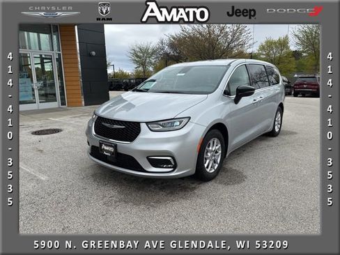 Used 2024 Chrysler Pacifica Touring-L FWD image 1